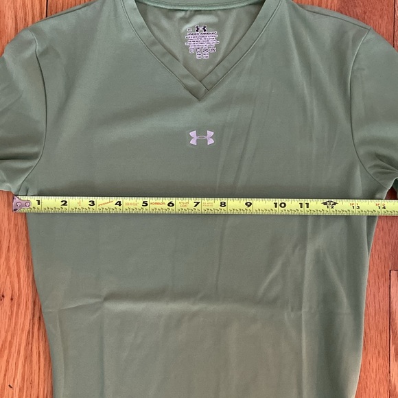 Under Armour Bundle of 1 Regular/1 Heat Gear UPF 30 Tops - Picture 14 of 15